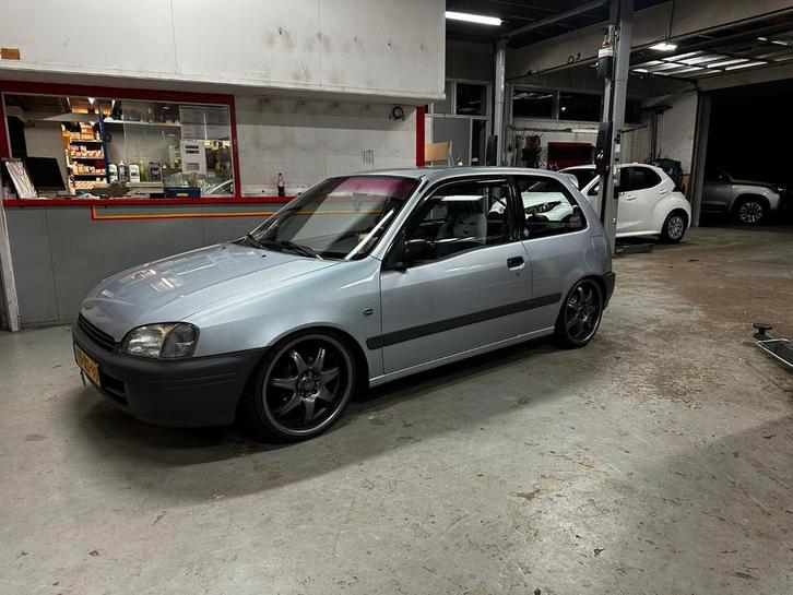 Toyota Starlet 1.3 16V 1998 Grijs, Auto's, Toyota, Particulier, Starlet, Benzine, Hatchback, Handgeschakeld, Origineel Nederlands