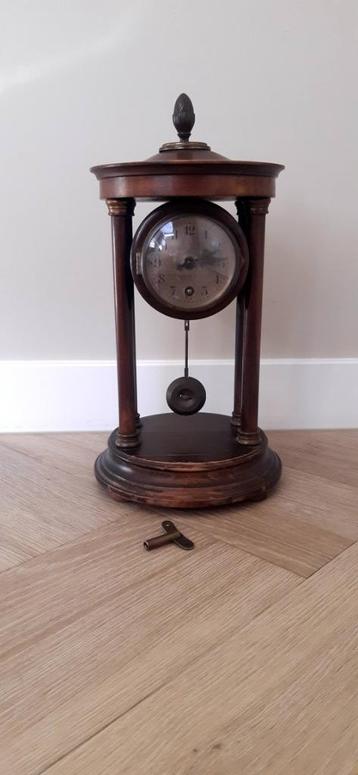 Tafelklok josefientje beschikbaar voor biedingen