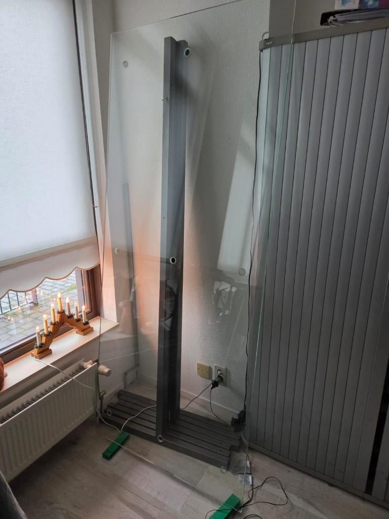 Glazen platen voor tentoonstelling, Promotiewerk