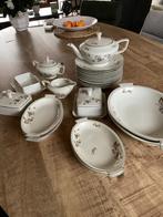 Mooi servies, borden, theepot en schalen, Ophalen