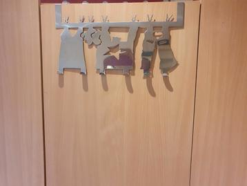 3 leuke kast hangers beschikbaar voor biedingen