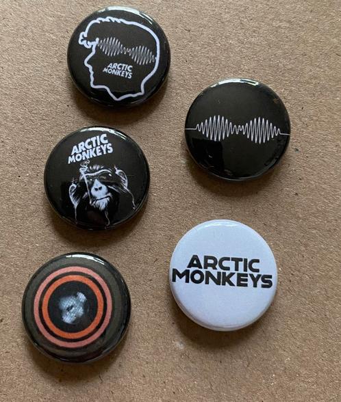 ARCTIC MONKEYS buttons speldjes pins Artic Monkies, Verzamelen, Speldjes, Pins en Buttons, Nieuw, Button, Verzenden