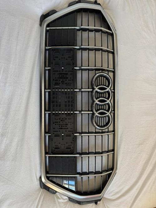 AUDI Q3 originele grill inclusief embleem., Auto-onderdelen, Klein materiaal, Audi, Nieuw, Ophalen