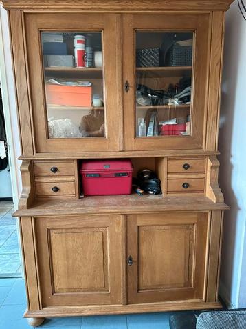 Buffet kast beschikbaar voor biedingen