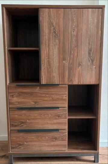 Wandkast/boekenkast beschikbaar voor biedingen