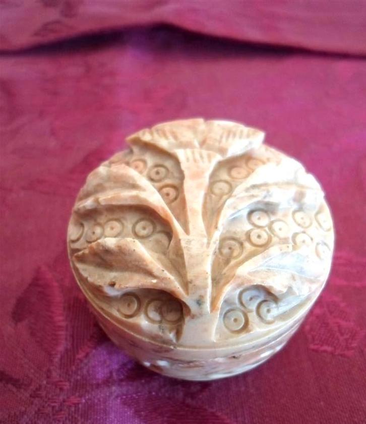 Dekseldoosje van speksteen., Antiek en Kunst, Curiosa en Brocante, Ophalen of Verzenden
