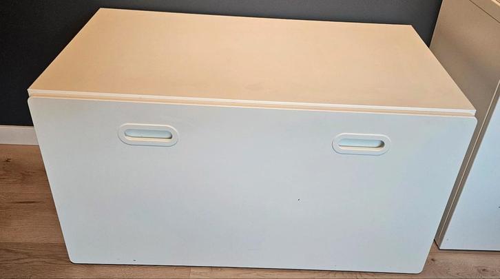 Småstad speelgoedkist / kinderbureau, Kinderen en Baby's, Kinderkamer | Commodes en Kasten, Zo goed als nieuw, Ophalen