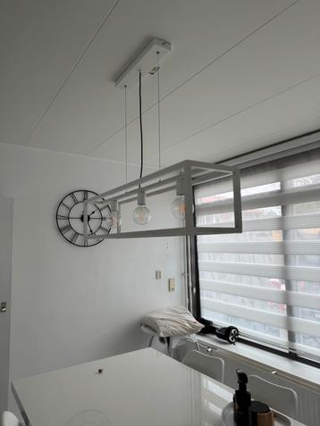 Mooie plafondlamp eettafel beschikbaar voor biedingen