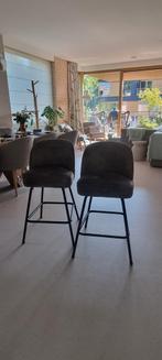 Mooie taupe kleurige barkrukken van Bepure. Zithoogte 64 cm., Huis en Inrichting, Barkrukken, Ophalen, Zo goed als nieuw