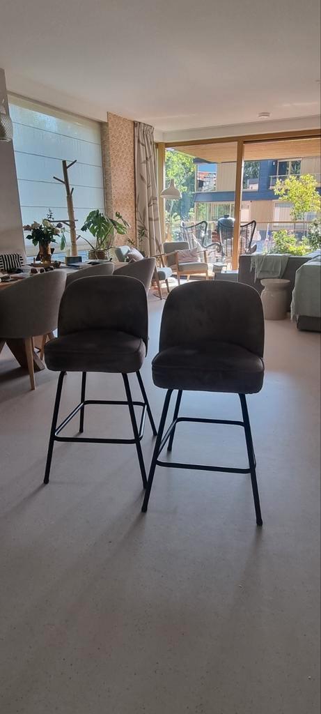 Mooie taupe kleurige barkrukken van Bepure. Zithoogte 64 cm., Huis en Inrichting, Barkrukken, Zo goed als nieuw, Ophalen