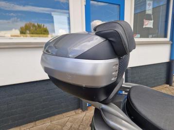 piaggio x10 topkoffer , zie fotos PIAGGIO X 10 koffer / case beschikbaar voor biedingen