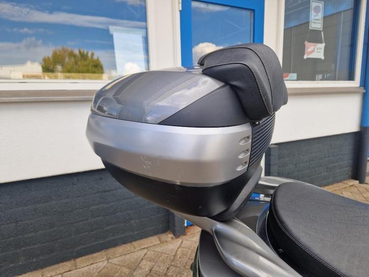 piaggio x10 topkoffer , zie fotos PIAGGIO X 10 koffer / case, Motoren, Tuning en Styling, Ophalen