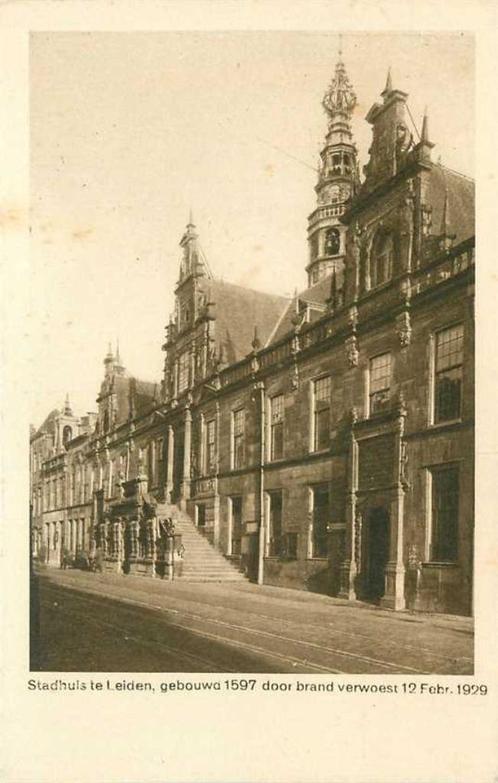 (300-135-031) Leiden Stadhuis, Verzamelen, Ansichtkaarten | Nederland, Zuid-Holland, Verzenden