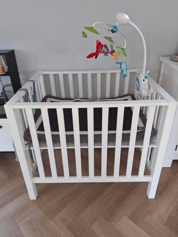 Box met boxzak en kleed beschikbaar voor biedingen