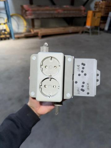 Contactdozen stroom beschikbaar voor biedingen