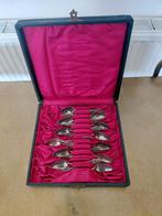 zilveren lepeltjes in cassette, Ophalen