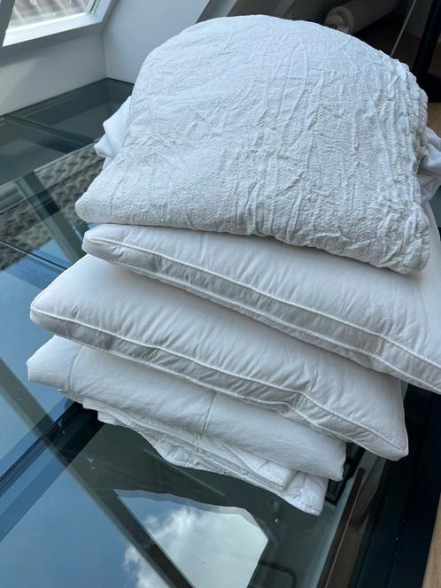 Bedding to give away, Huis en Inrichting, Slaapkamer | Beddengoed, Gebruikt, Kussen, Eenpersoons, Wit, Ophalen