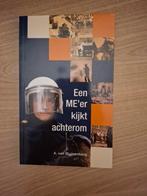 Een ME'er kijkt achterom - A. van Stuijvenberg, Gelezen, Ophalen of Verzenden, A. van Stuijvenberg, Algemeen