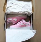 Nike Air Force 1 Low LXX Pink Foam/39/Nieuw in doos/Zeldzaam, Verzenden, Nike, Nieuw, Sneakers of Gympen