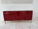 Rood Glazen Dressoir met Metalen Poten, Huis en Inrichting, Kasten | Dressoirs, Ophalen, 150 tot 200 cm, 25 tot 50 cm, Met deur(en)