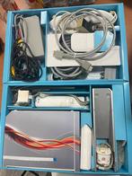 Wii wit in doos met 2 controllers, Verzenden, Gebruikt, Met 2 controllers