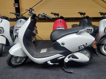 Goedekope scooter Aima Mine Plus electrische 25 km beschikbaar voor biedingen