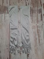 Mooie lange zilver grijze satijnen handschoenen gala, oud&nw, Kleding | Dames, Mutsen, Sjaals en Handschoenen, Ophalen of Verzenden