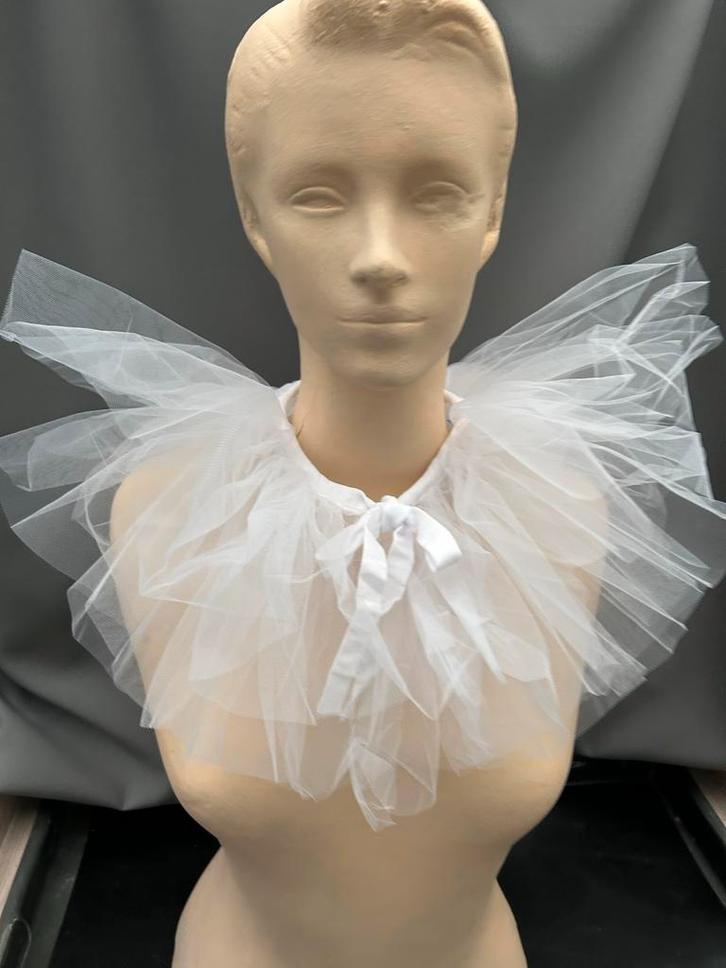 Witte Pierrot Kraag - Kostuum Accessoire bijzonder mooi, Antiek en Kunst, Curiosa en Brocante, Ophalen of Verzenden