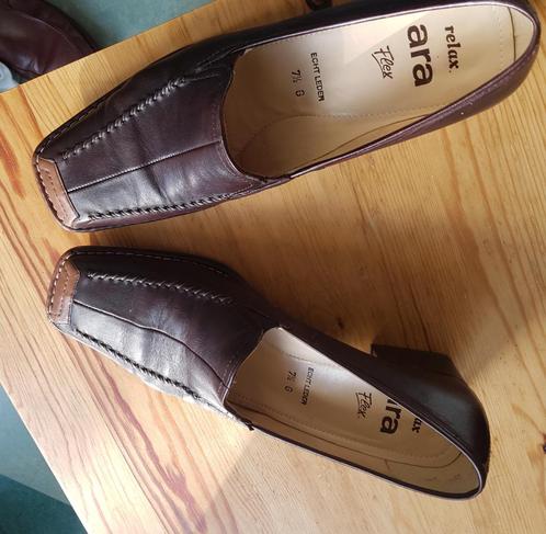 Ara pumps met 4 cm hak, donkerbruin met stiksels, maat 7,5, Kleding | Dames, Schoenen, Zo goed als nieuw, Schoenen met lage hakken