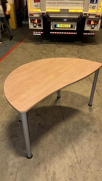 Half ronde houten tafel 140x80 cm 75cm hoog bieden