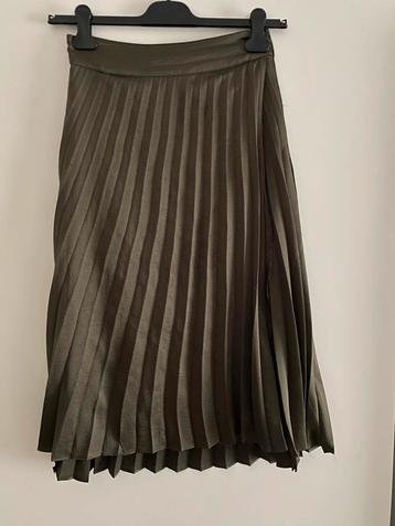 Prachtige brons-groene glanzende plissé rok mt XS Rut&Circle beschikbaar voor biedingen