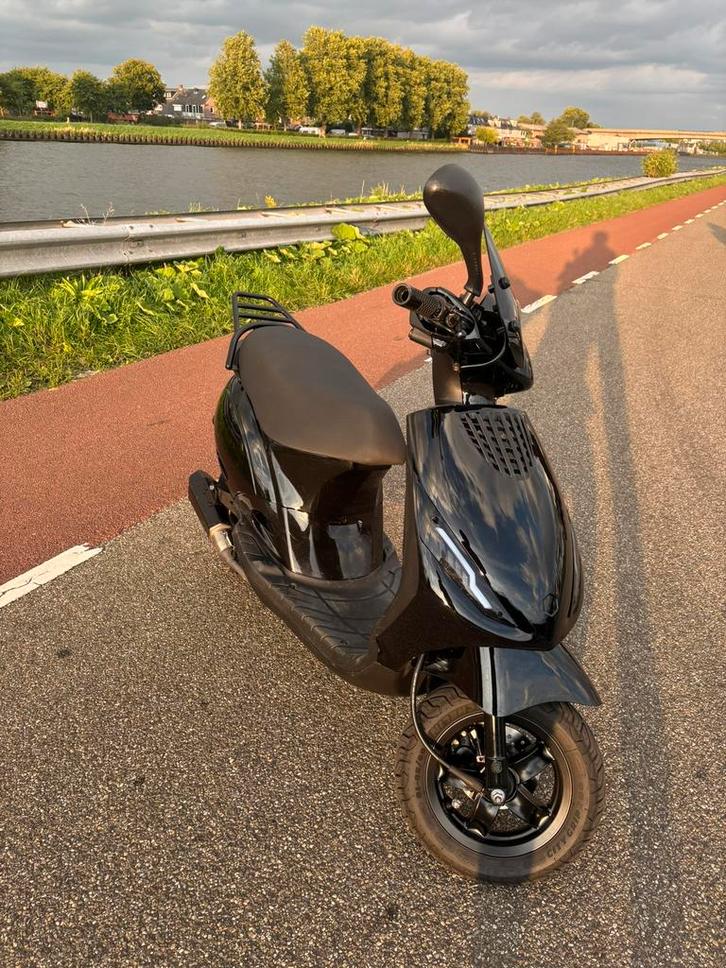 Zip e5 2024. 80cc, Fietsen en Brommers, Scooters | Piaggio, Zo goed als nieuw, Zip, Benzine, Ophalen