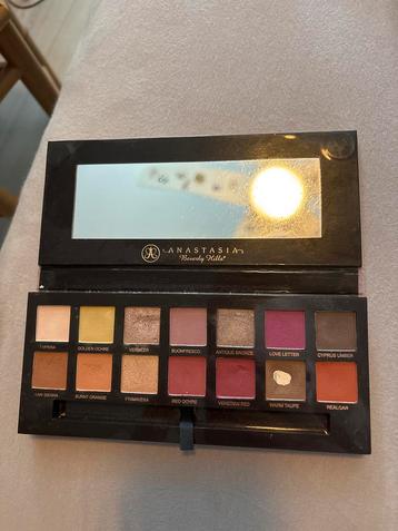 Anastasia Modern Renaissance Palette beschikbaar voor biedingen