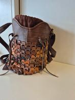 Octopus lederen buideltasje met gevlochten design, Sieraden, Tassen en Uiterlijk, Tassen | Damestassen, Ophalen of Verzenden, Zo goed als nieuw