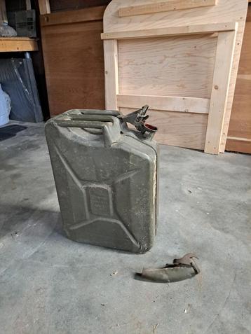 Legerjerrycan beschikbaar voor biedingen