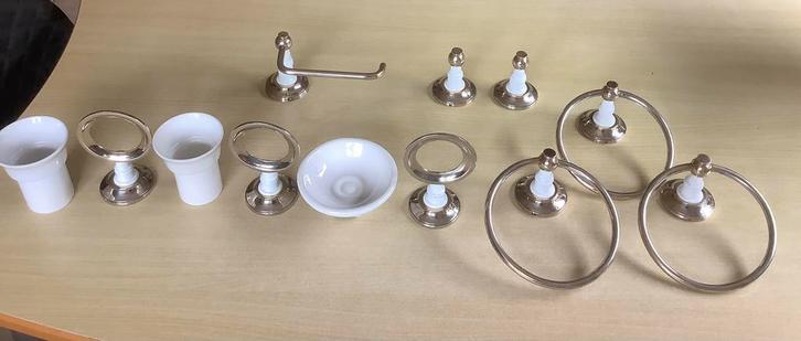 Vintage badkameraccessoires messing 9 delig, Huis en Inrichting, Badkamer | Badtextiel en Accessoires, Gebruikt, Ophalen of Verzenden