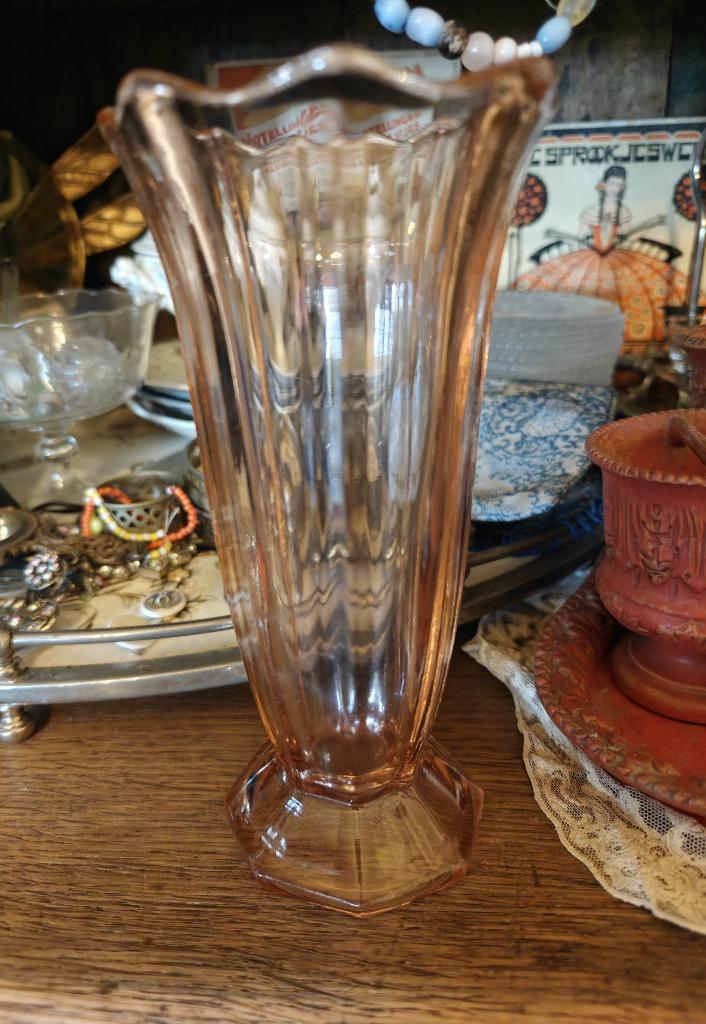 Prachtig antiek glazen vaasje roze-oranje tint. 18.5 cm hoog, Antiek en Kunst, Antiek | Glas en Kristal, Ophalen of Verzenden