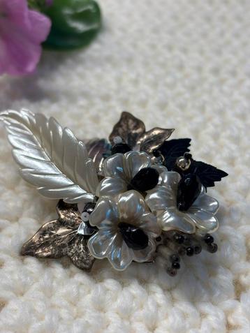 Opvallend mooie vintage grote broche! Even kijken! beschikbaar voor biedingen
