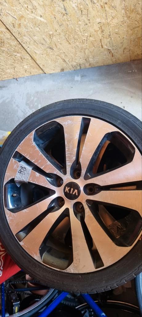 Kia velgen met banden 225 40 r18, Auto-onderdelen, Banden en Velgen, Band(en), Zomerbanden, 18 inch, 225 mm, Ophalen