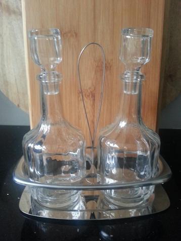 Brocante olie- en azijnstelletje beschikbaar voor biedingen