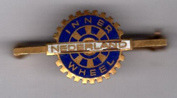 Inner Wheel Nederland email op koper broche ( D_241 ), Verzamelen, Speldjes, Pins en Buttons, Nieuw, Speldje of Pin, Transport