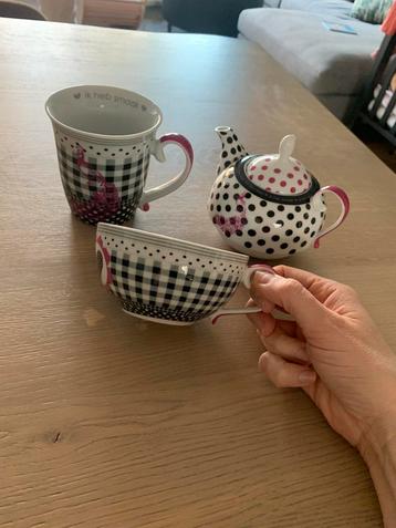 Leuke 3-delige thee set beschikbaar voor biedingen