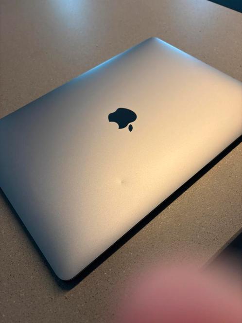 Apple MacBook air 13 inch met M1 chip, Computers en Software, Apple Macbooks, Zo goed als nieuw, 13 inch, Ophalen of Verzenden