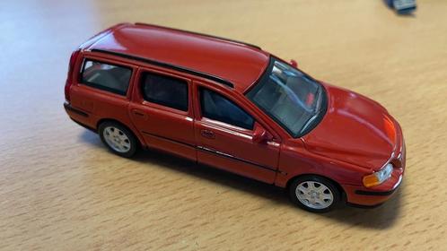 Volvo V70 Rood modeljaar 2000 1:43, Hobby en Vrije tijd, Modelauto's | 1:43, Gebruikt, Auto, Overige merken, Ophalen