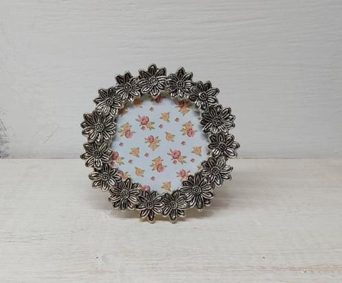 Schattig rond gietijzeren fotolijstje, Antiek en Kunst, Curiosa en Brocante, Ophalen of Verzenden