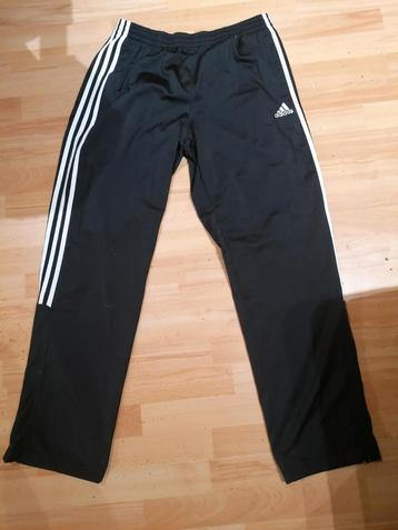 Adidas trainingsbroek beschikbaar voor biedingen