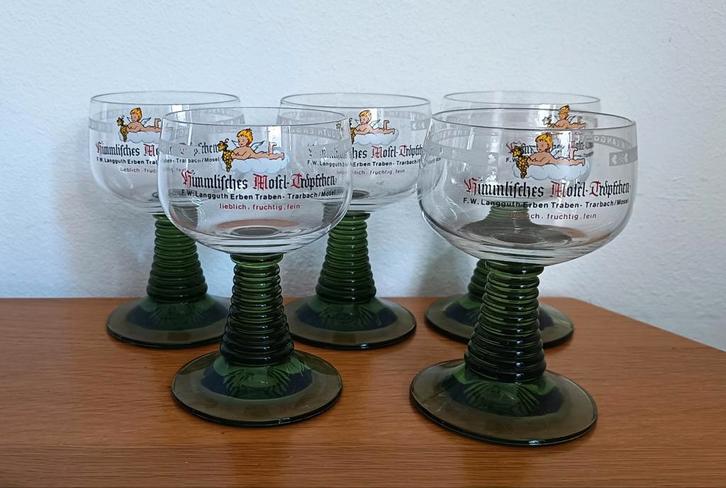 Moezel Wijnglazen - Himmlisches Mosel-Tröpfchen, Huis en Inrichting, Keuken | Servies, Gebruikt, Glas of Glazen, Overige stijlen