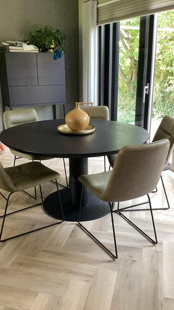 Mooie ronde eettafel diameter 1.40 beschikbaar voor biedingen