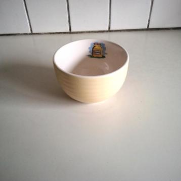 Schaaltje honing beschikbaar voor biedingen