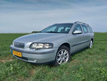 Volvo V70 2.4 T 200PK NIEUWE APK/ LUXE UITVOERING/ AIRCO beschikbaar voor biedingen